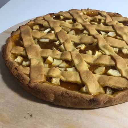 Crostata alla marmellata e mele