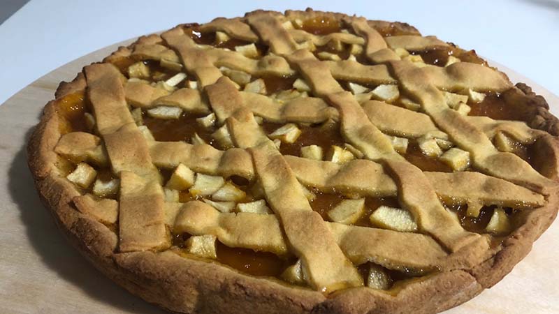 Crostata alla marmellata e mele