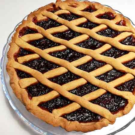 Crostata con farina di farro e marmellata di fragole