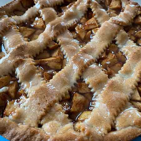 Crostata cuore di mele e cannella