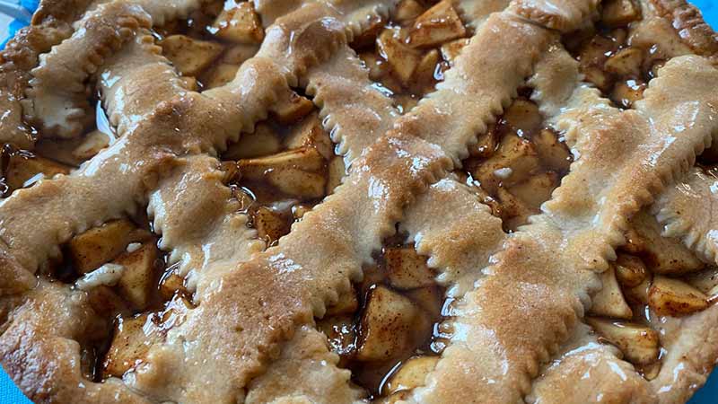 Crostata cuore di mele e cannella