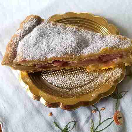 Crostata di ciliegie amaretti e crema