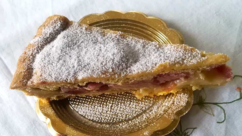 Crostata di ciliegie amaretti e crema