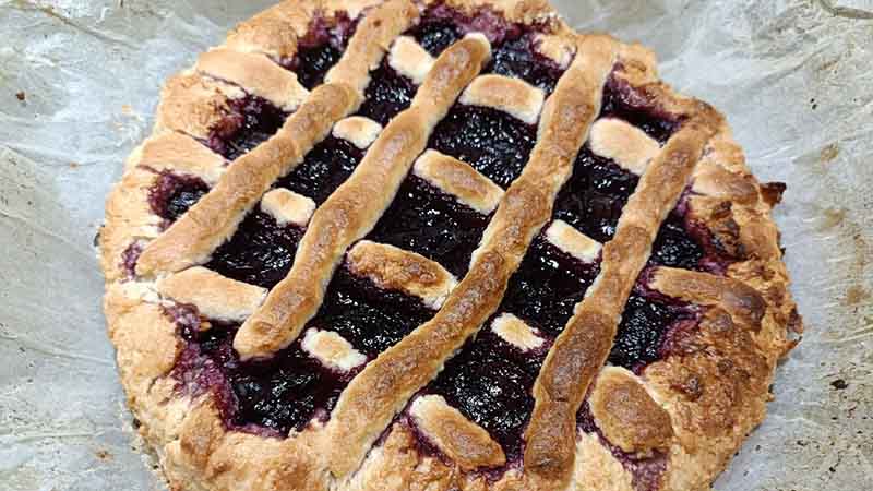 Crostata di farro e yogurt con marmellata