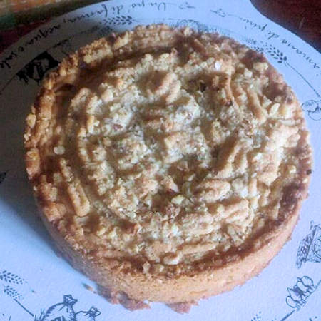 Crostata di frolla montata con crema alle nocciole