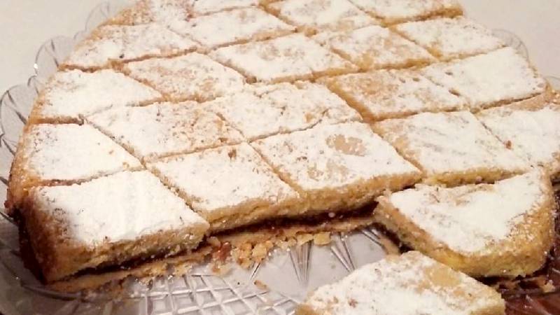 Crostata pere, amaretti e cacao