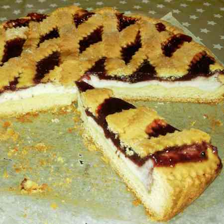 Crostata di ricotta e marmellata di ciliegie