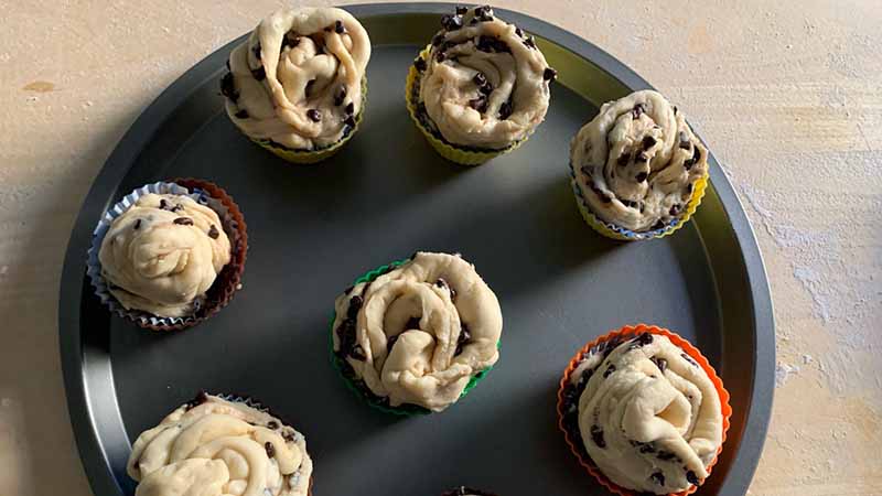 Cruffin con gocce di cioccolato senza uova