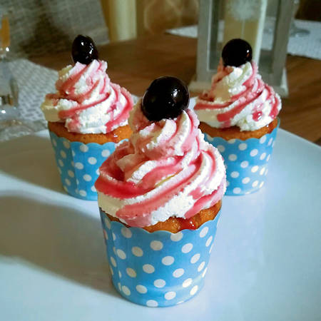 Cupcake amarena e frosting al mascarpone