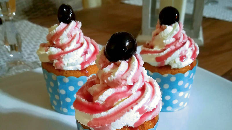 Cupcake amarena e frosting al mascarpone