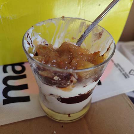 Dessert yogurt greco e cioccolato