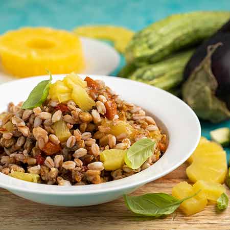 Farro con verdure e ananas