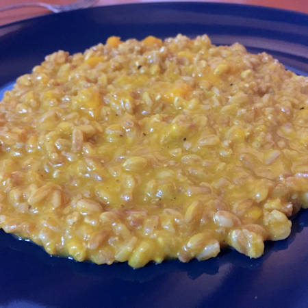 Farro con zucca e salsiccia