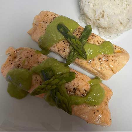 Filetti di salmone con crema di asparagi