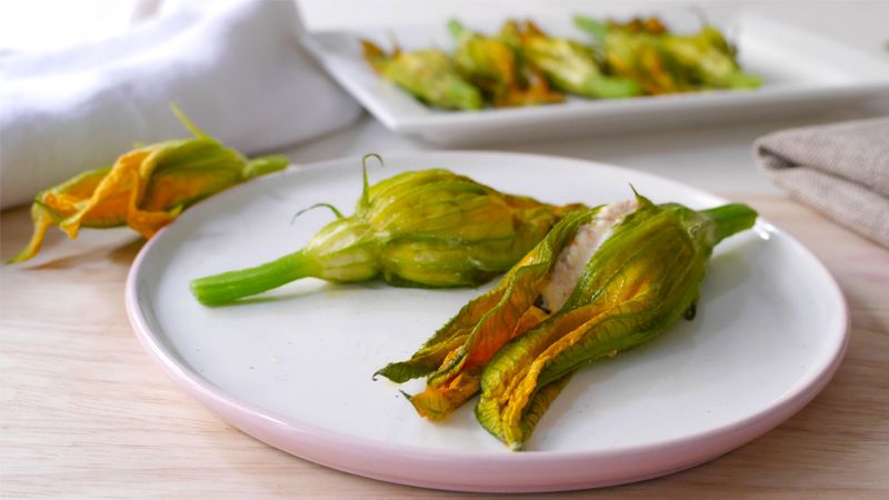 Fiori di zucca ripieni vegetariani