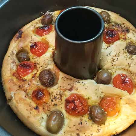 Focaccia ciambella farcita