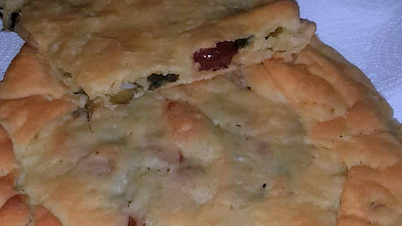 Focaccia con sponsali, olive e alici