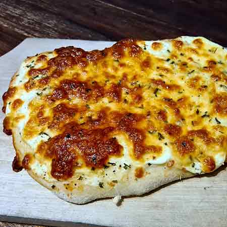 Focaccia con yogurt greco e mozzarella