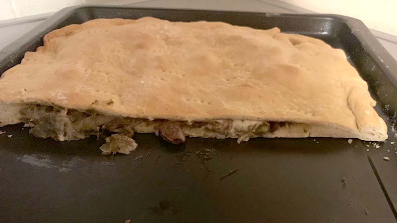 Focaccia farcita con indivia e provola