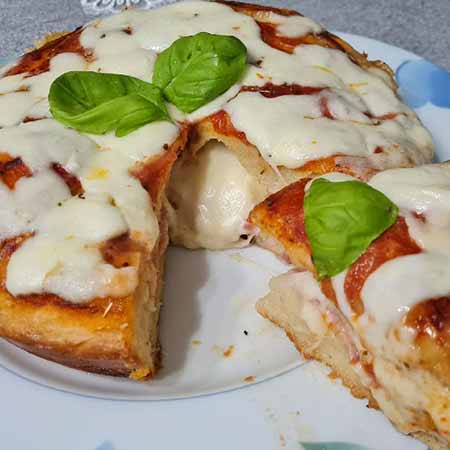 Focaccia Margherita farcita