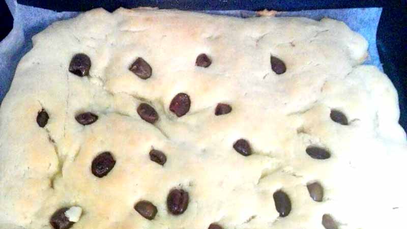 Focaccia olive taggiasche e pecorino