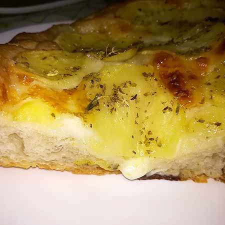 Focaccia patate e mozzarella