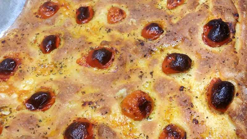 Focaccia pugliese con farina di semola rimacinata