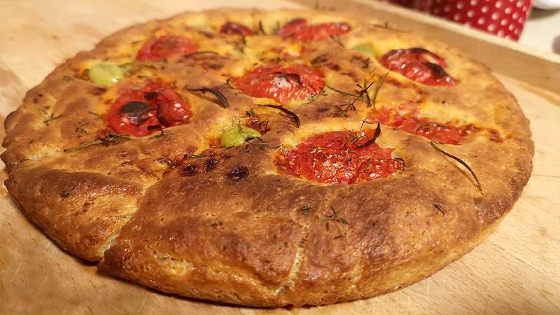 Focaccia pugliese lievitata 24 ore