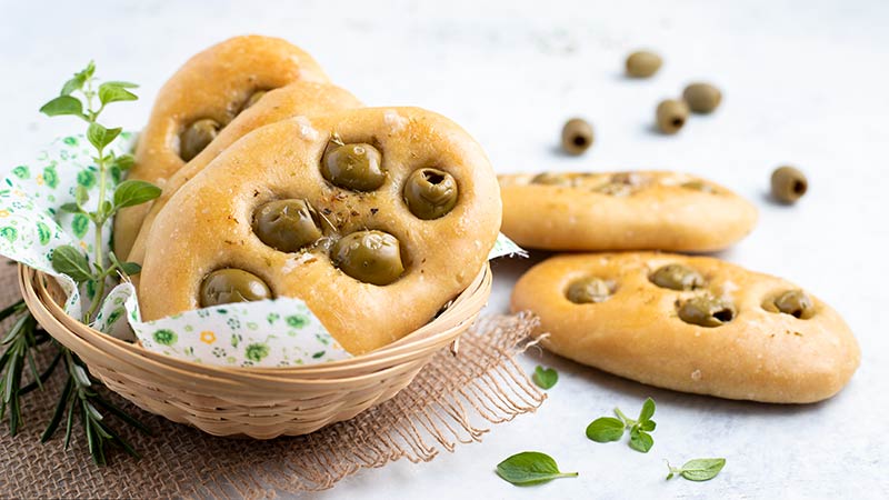 Focaccine di ricotta e olive