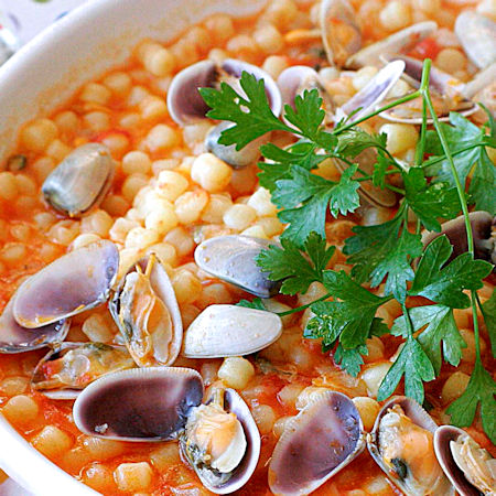 Fregola con arselle