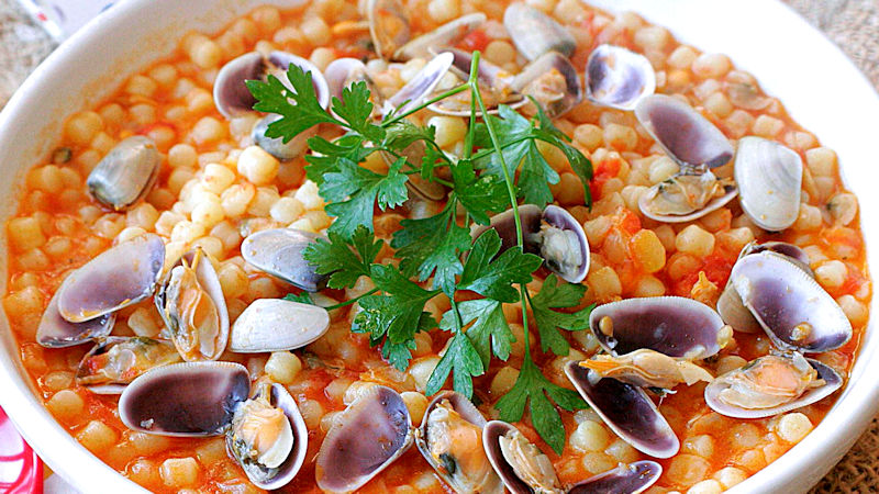 Fregola con arselle