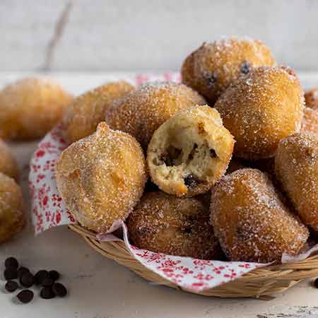 Frittelle con gocce di cioccolato