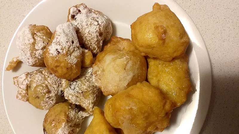 Frittelle di mele e cioccolato