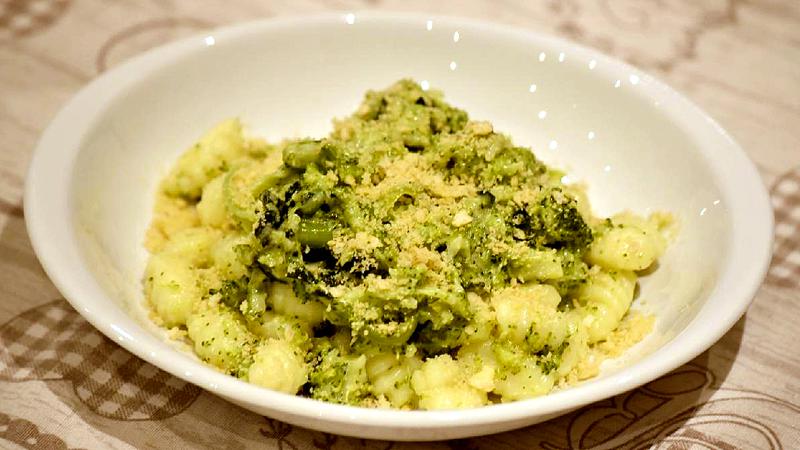 Gnocchi al broccolo cremoso e croccante