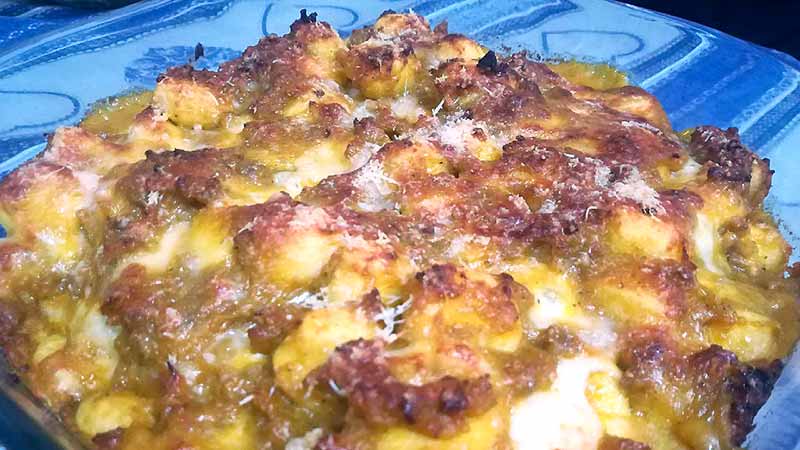 Gnocchi al forno con zucca, salsiccia e noci