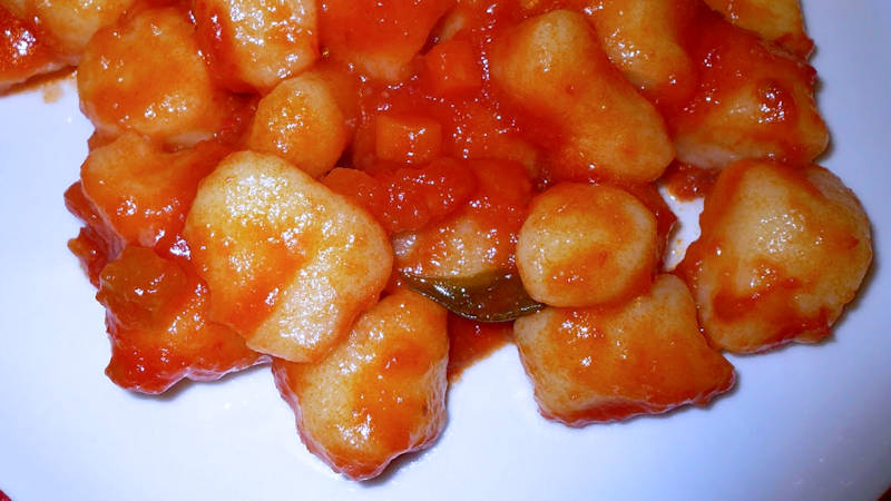 Gnocchi con sugo di verdure