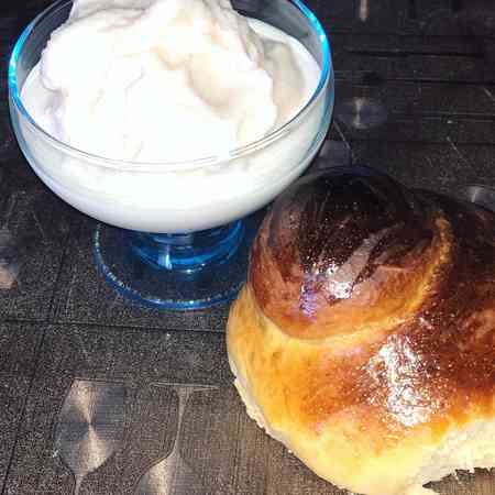 Granita alla ricotta e brioches con il tuppo