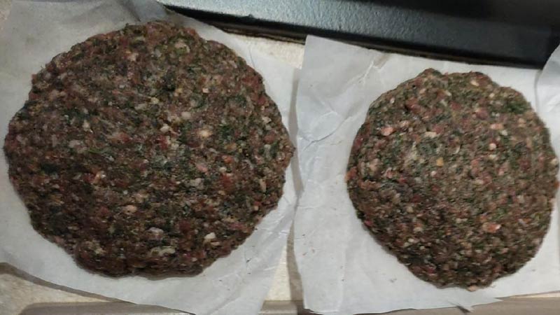 Hamburger con spinaci e cuore filante