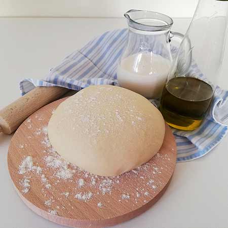 Impasto per pane e pizza con latte