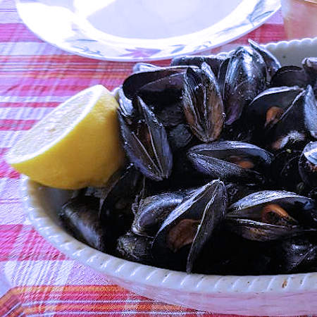 Impepata di cozze in bianco