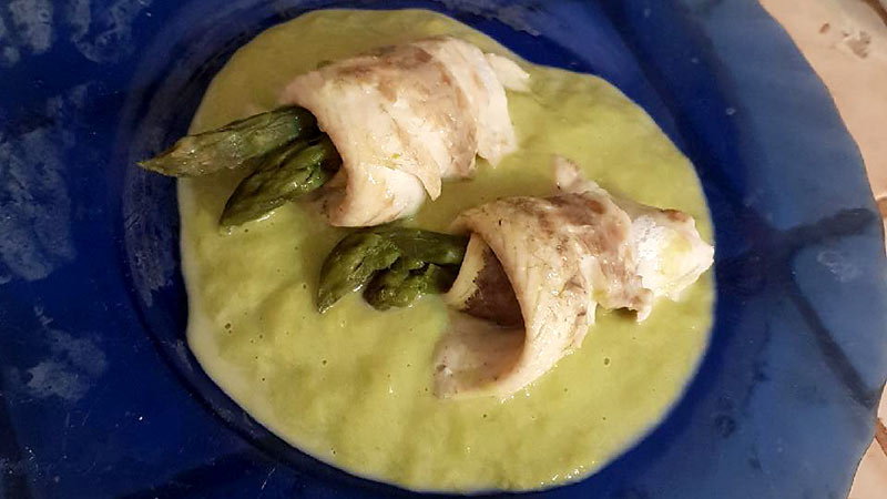 Involtini di branzino con asparagi