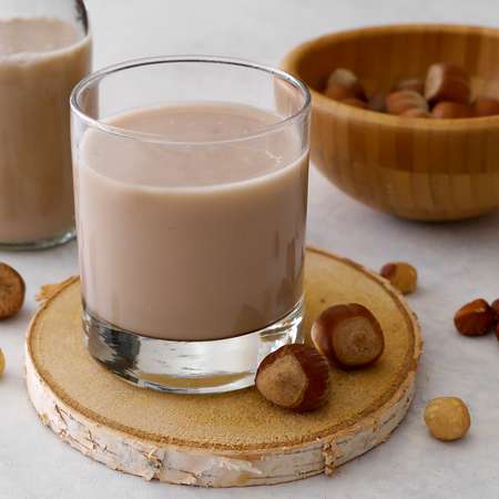 Latte di nocciole