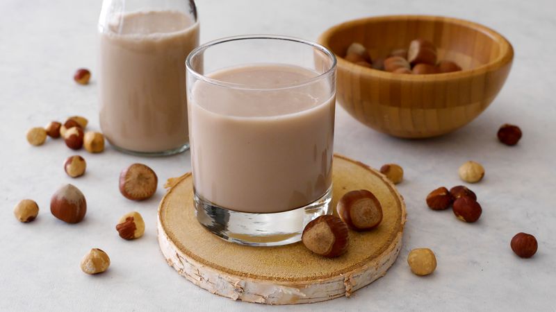 Latte di nocciole