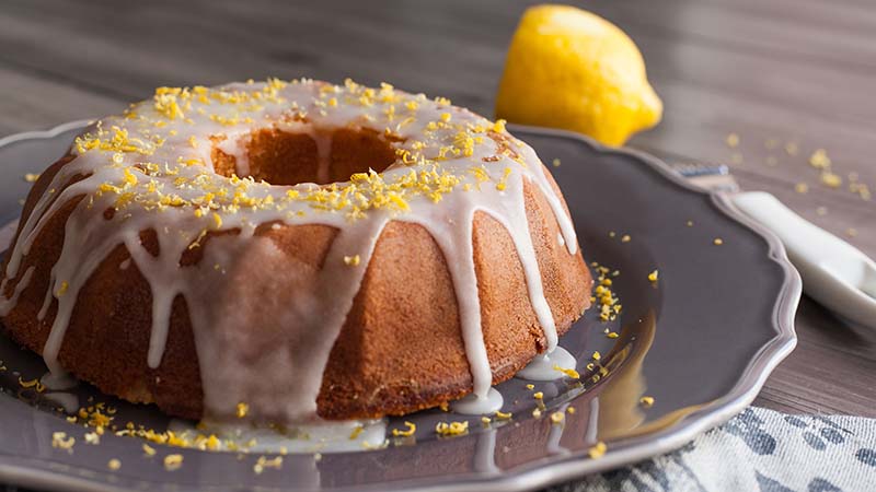 Lemon drizzle cake