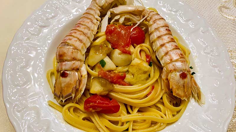 Linguine cicale di mare e funghi porcini