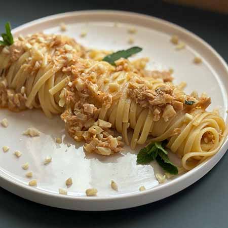 Linguine tonno, mandorle e menta