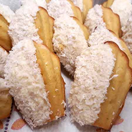 Madeleine al cocco e cioccolato bianco