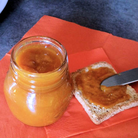 Marmellata di albicocche e curcuma light