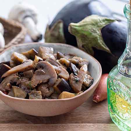 Melanzane e funghi champignon