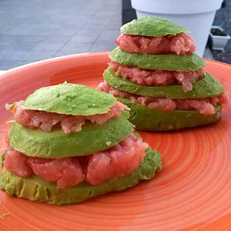 Millefoglie avocado e gambero rosso